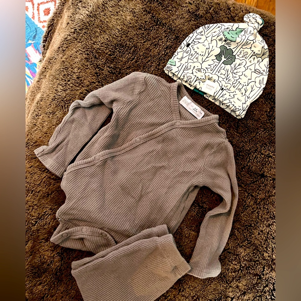 Zara baby bunting w/Roots baby hat - bundle - EUC - 6-9